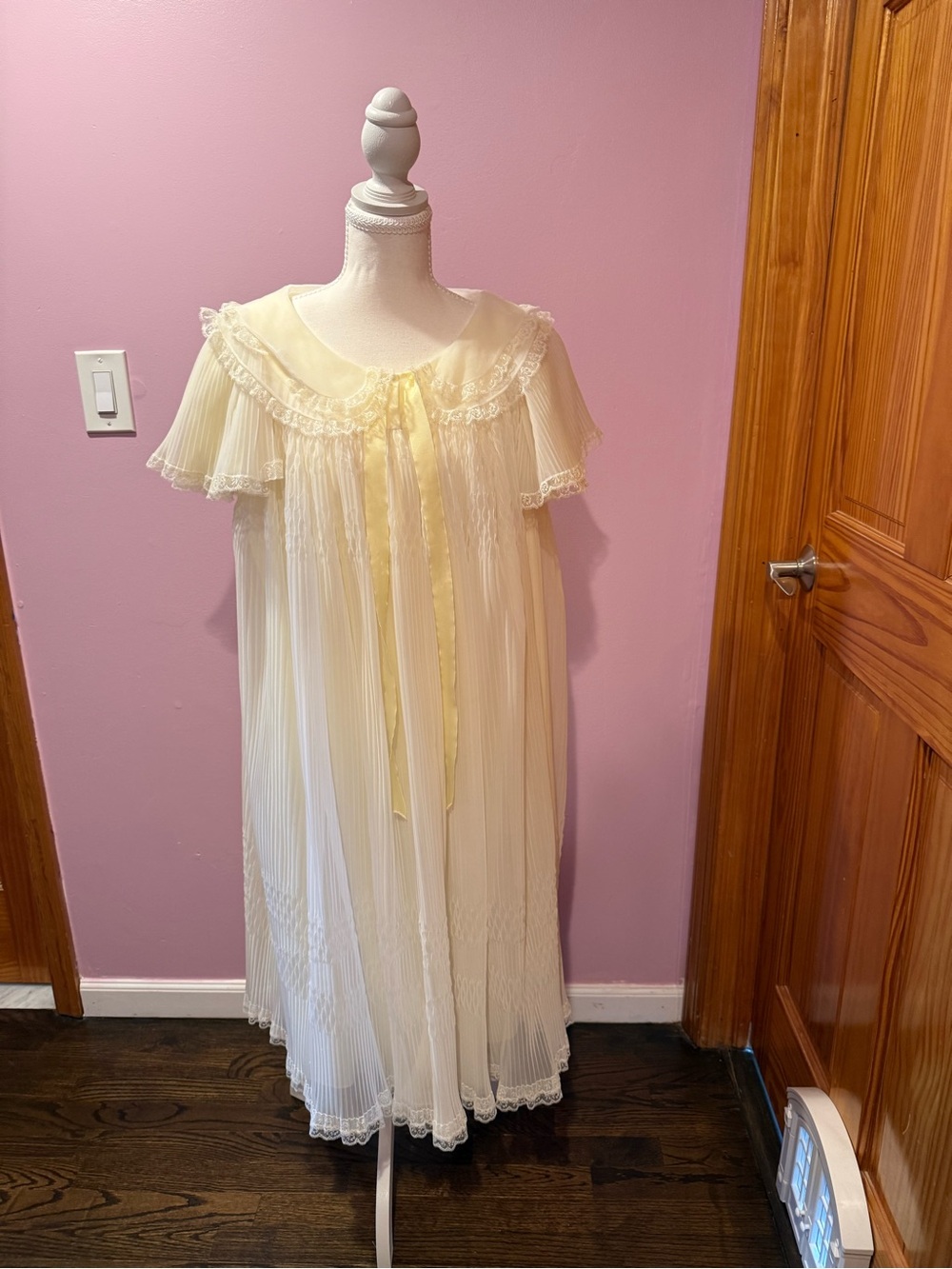 Elizabeth Arden True Vintage Pale Yellow Pleated Lace-Trim Nightgown with Ribbon
